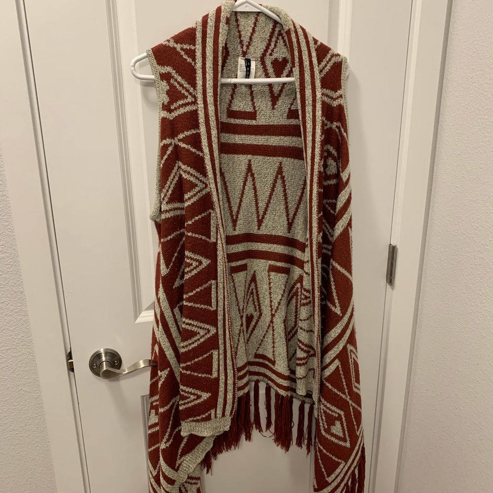 Geometric sweater duster